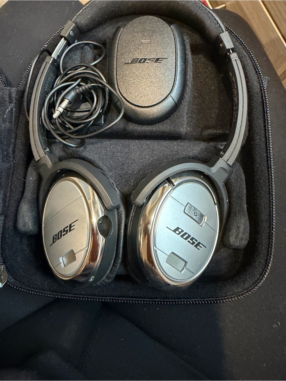 Bose Black Acoustic Noise Cancelling Headphones Carry Case